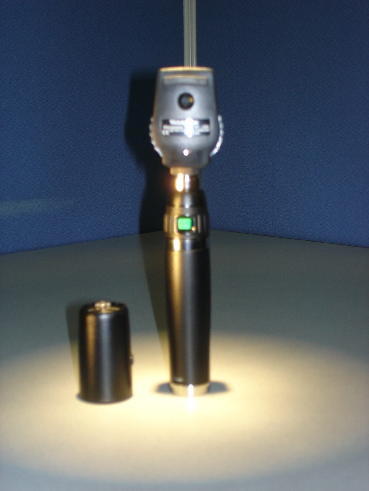 11777SMPウェルチアリン社3.5V検眼鏡リチウムハンドルセット簡易型充電アダプター付