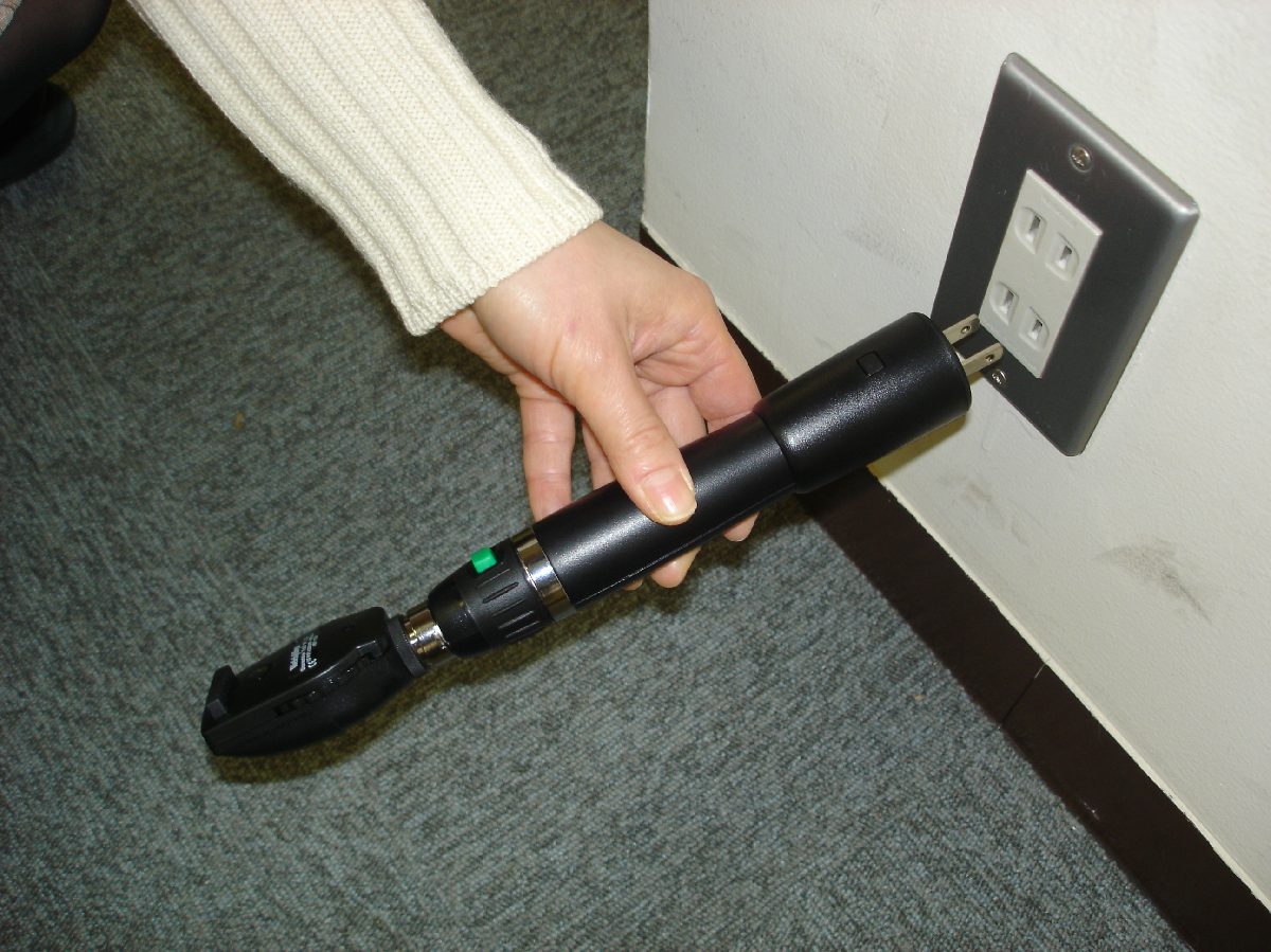 11777SMPウェルチアリン社3.5V検眼鏡リチウムハンドルセット簡易型充電アダプター付